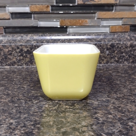 Vintage Pyrex fridge dish container - Picture 4 of 8